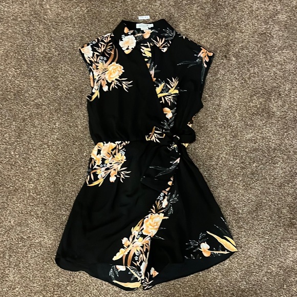 Small romper. - Picture 1 of 7